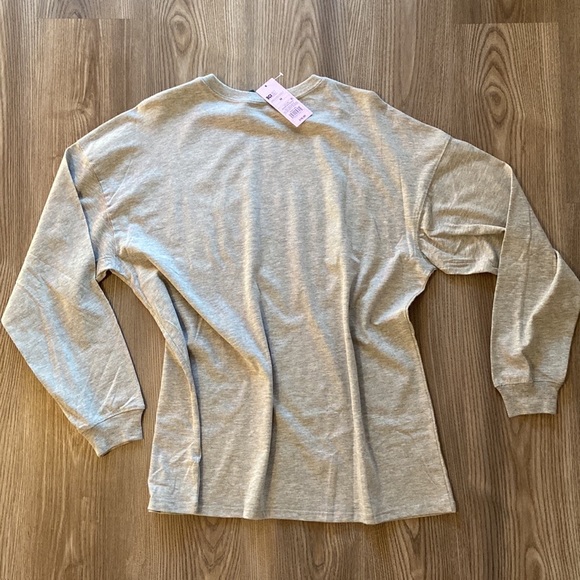 Wild Fable Heathered Gray ‘Chicago’ Long Sleeve Crew shirt
Brand New!! - Picture 2 of 4